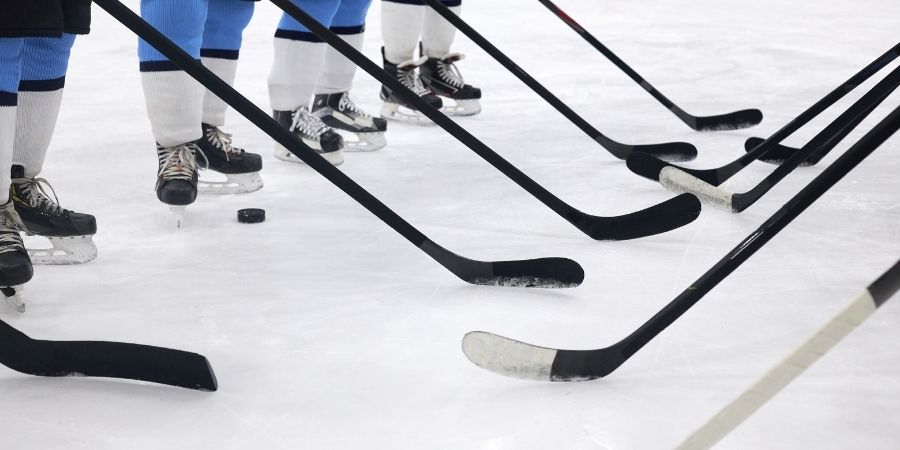 el deporte sobre hielo es el mas popular de canada